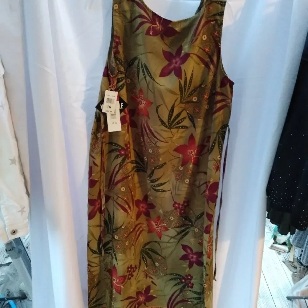 R&K  dress   - Picture 2 of 4